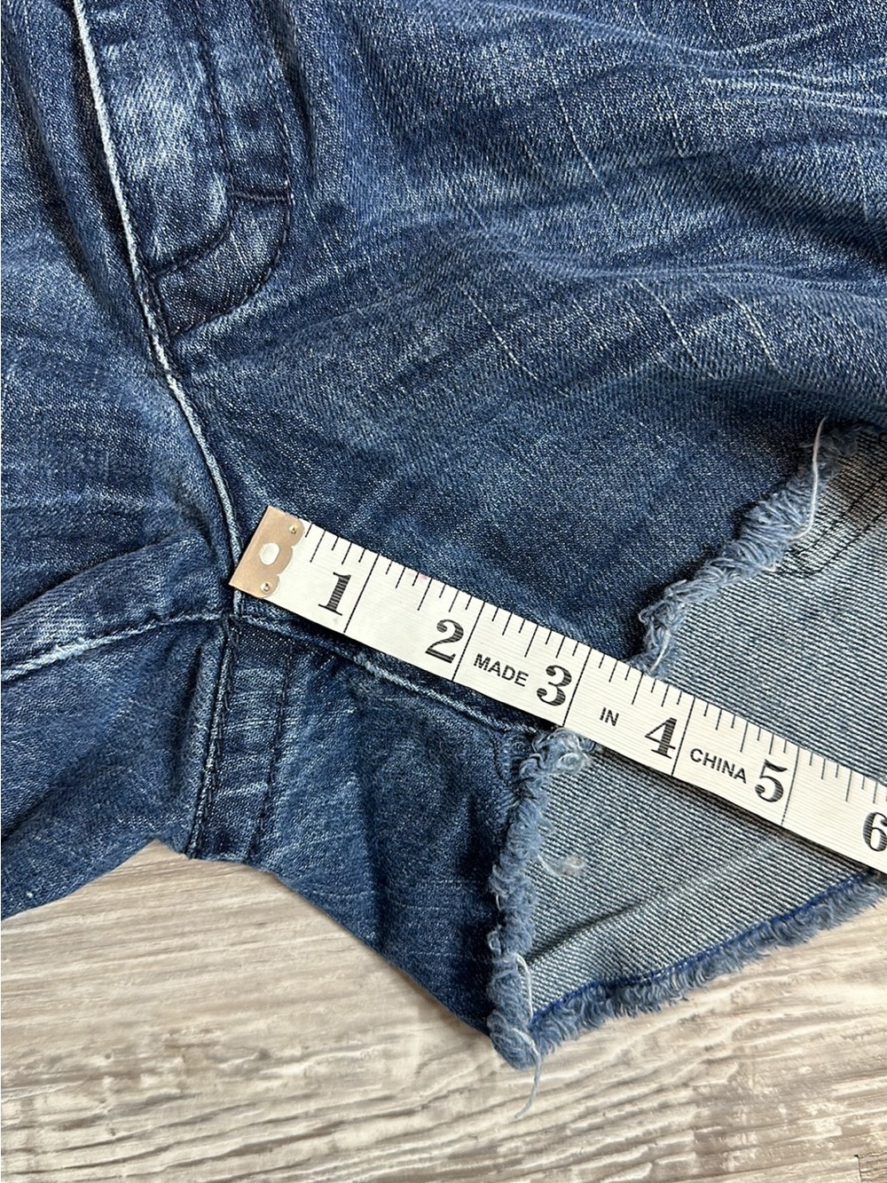 Seven7 Premium Denim Raw Hem Jean Shorts Size 29 Medium Wash (WA-1561) - Picture 6 of 7